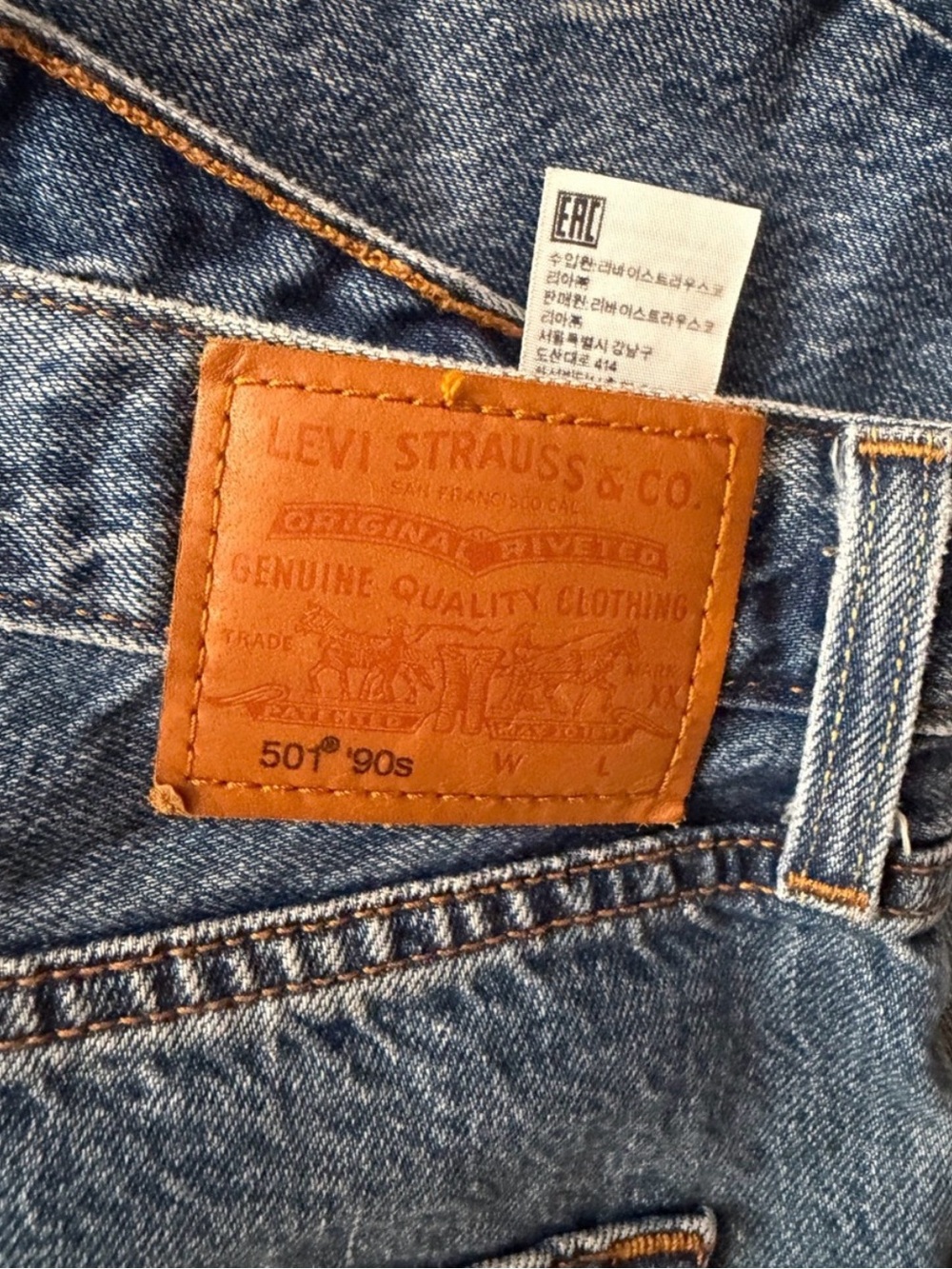 Levi's Women's Blue 501 90s Straight-Leg Jeans - Picture 3 of 6